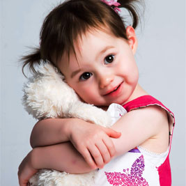 Cover image parental news, girl hugging cuddly toy