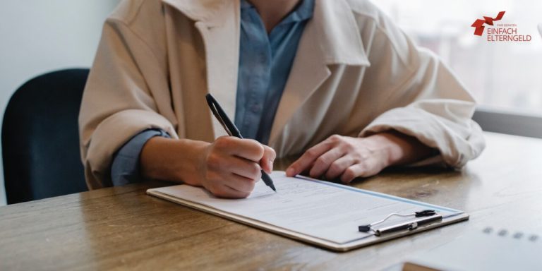 Elternzeit beantragen - Den Elternzeitantrag schriftlich einreichen.